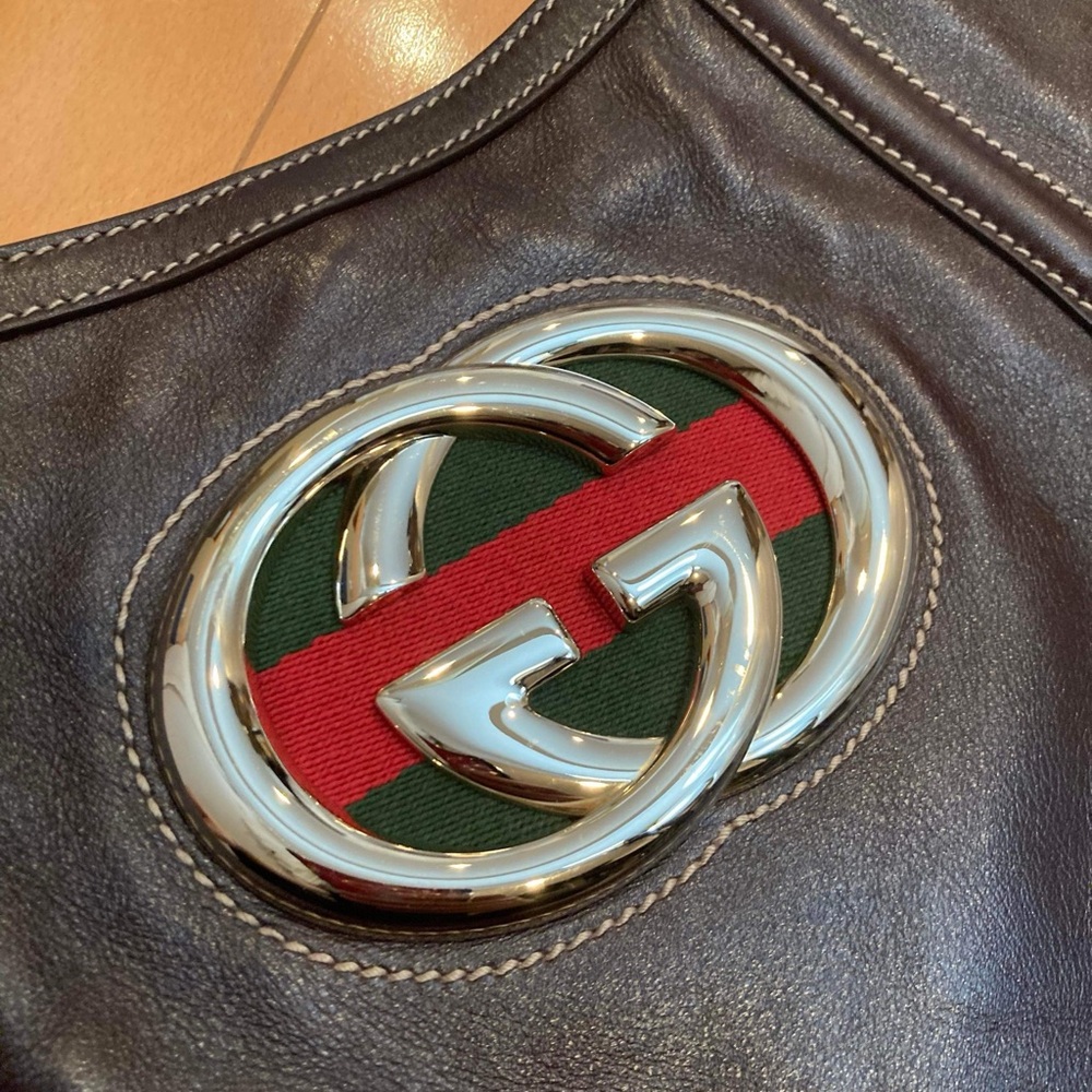 Gucci Dark Brown Shoulder Bag with Iconic Emblem - Picture 2 of 12